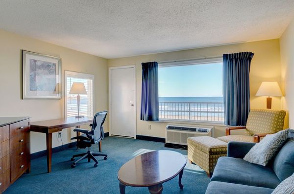 Ocean Front Suite Photo 4