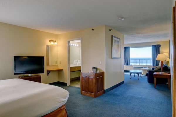 Ocean Front Suite Photo 3