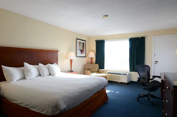 Partial Ocean View King Photo 5