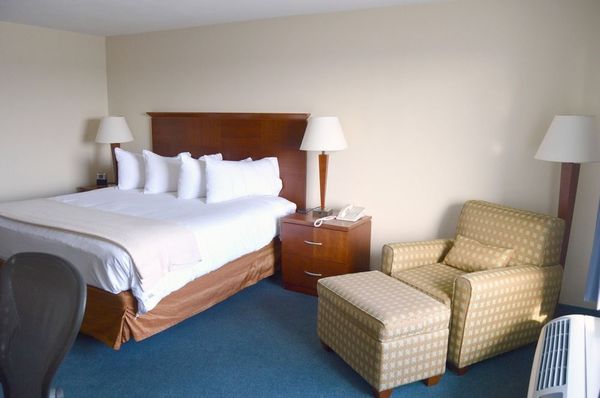 Partial Ocean View King Photo 1